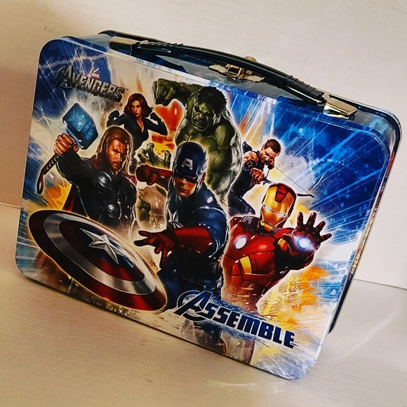 Marvel Avengers Metal Lunch Box - Picture 2 of 5